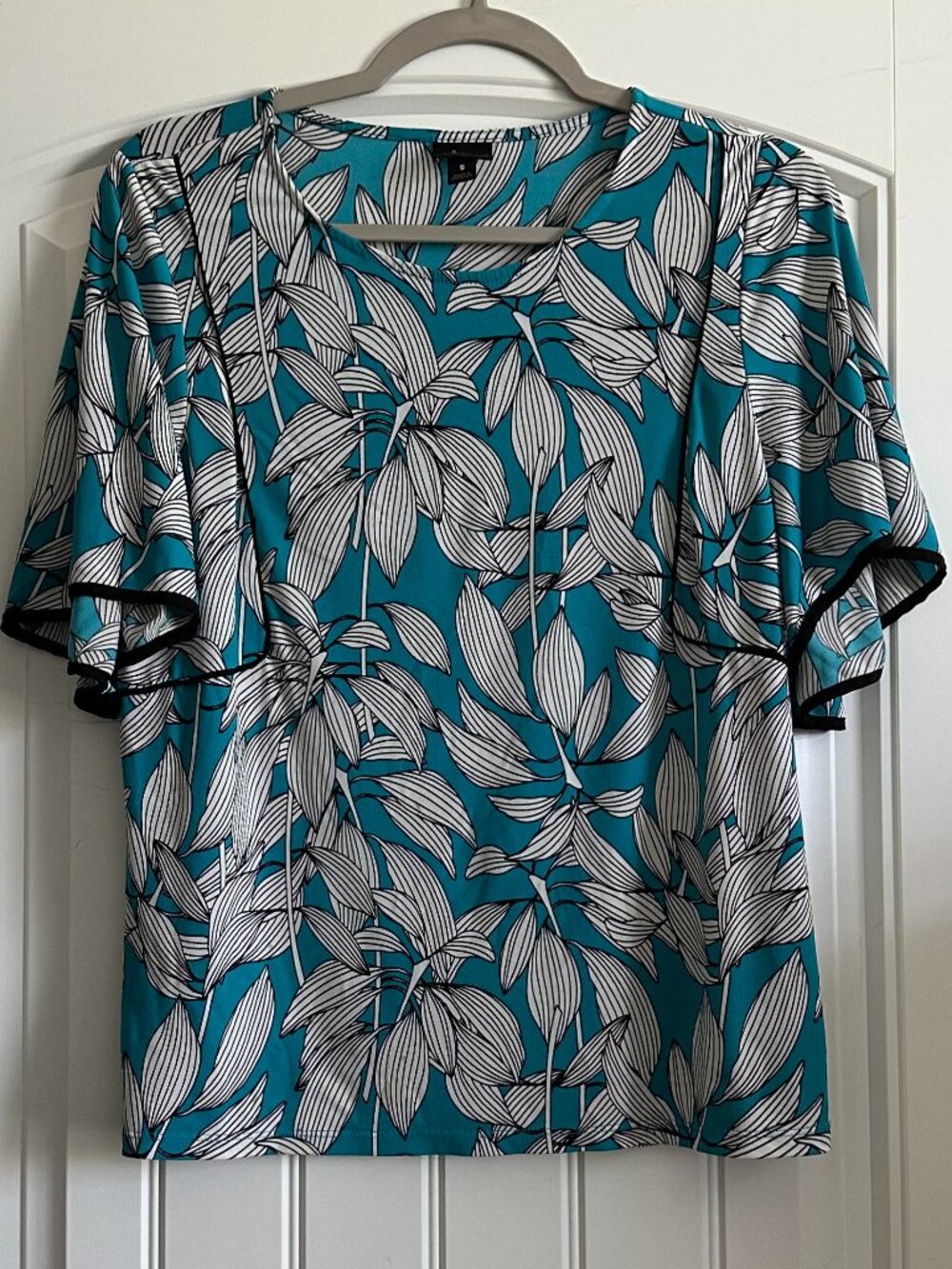Worthington Flutter Sleeve Colorful Top S